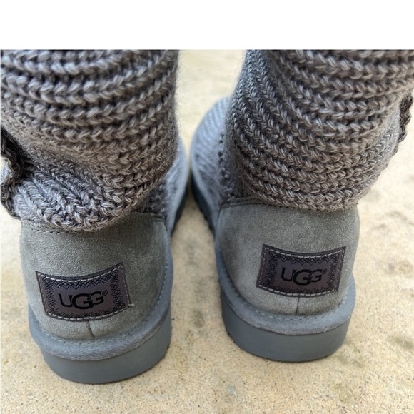 UGG Women's Classic Cardy Grey Knit Sweater Button Boot Size 8 - Picture 4 of 11